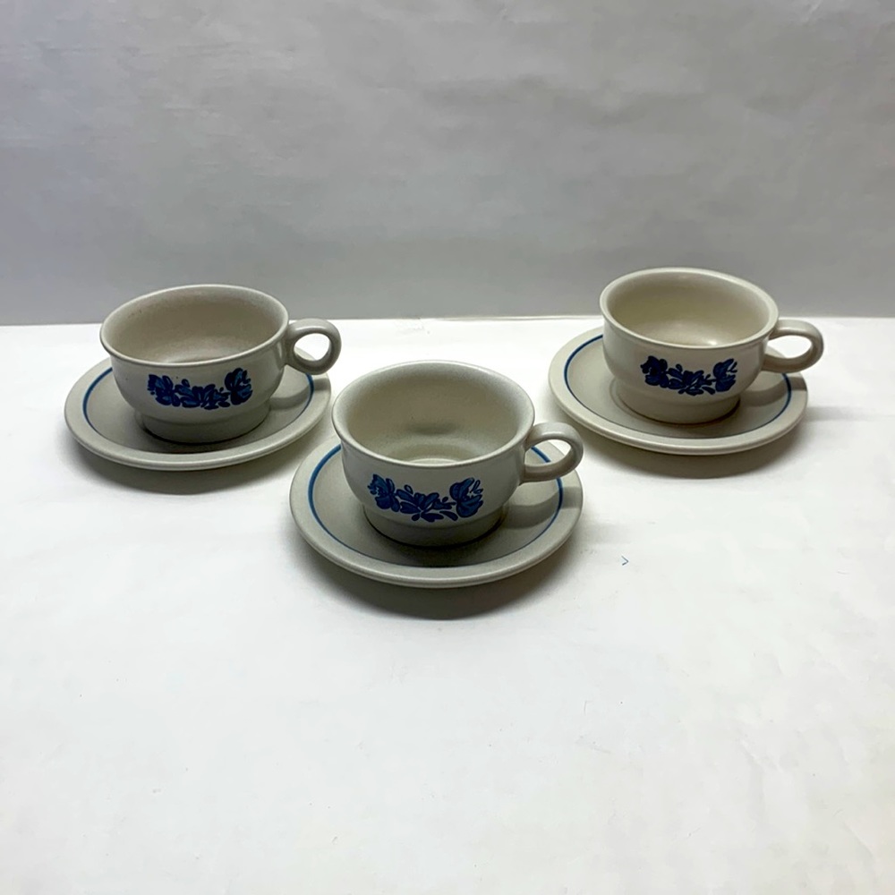 Pfaltzgraff Yorktowne 3 coffee cups and 3 saucers set stoneware